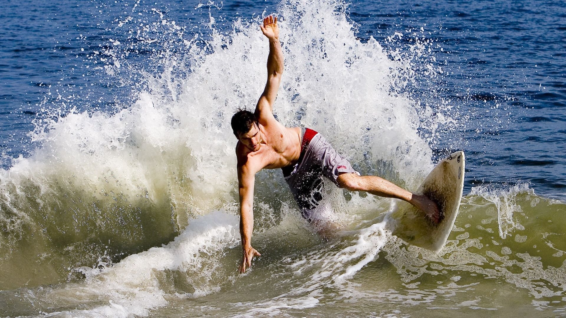 勇士后卫新人表现抢眼，助球队取得胜利，勇士 后卫